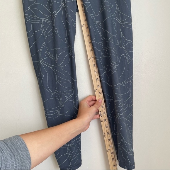 Prana Kimble High Rise Grey Floral Printed Leggings size small lotus cropped S - Picture 8 of 9